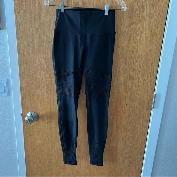 Lululemon Wunder under with mesh - Picture 1 of 3